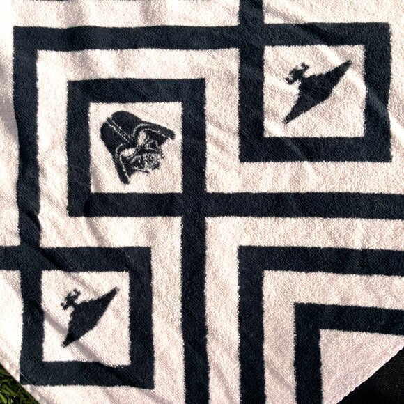 RARE Decorative Star Wars Towel - Picture 1 of 2